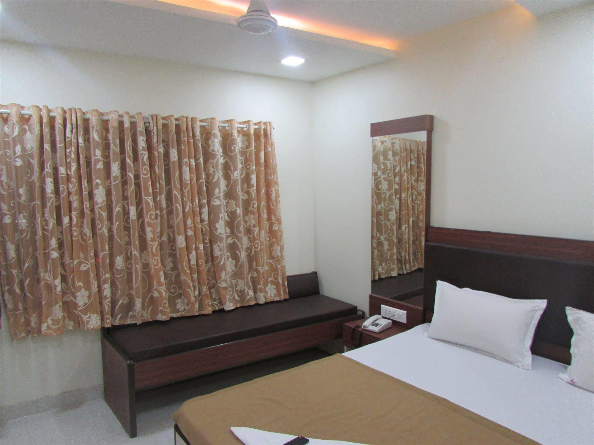 Hotel Royal Annex Bombay Esterno foto