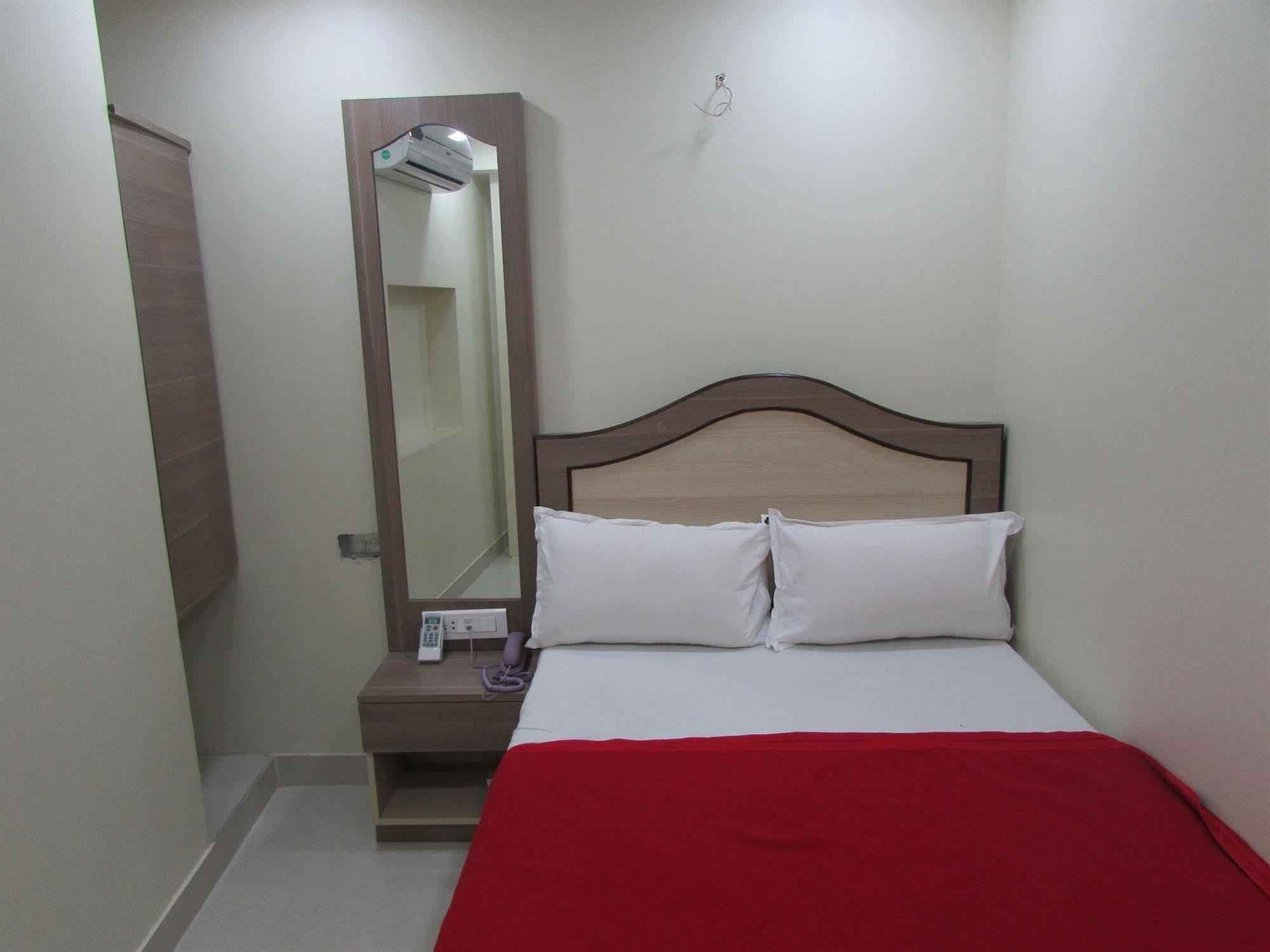 Hotel Royal Annex Bombay Esterno foto