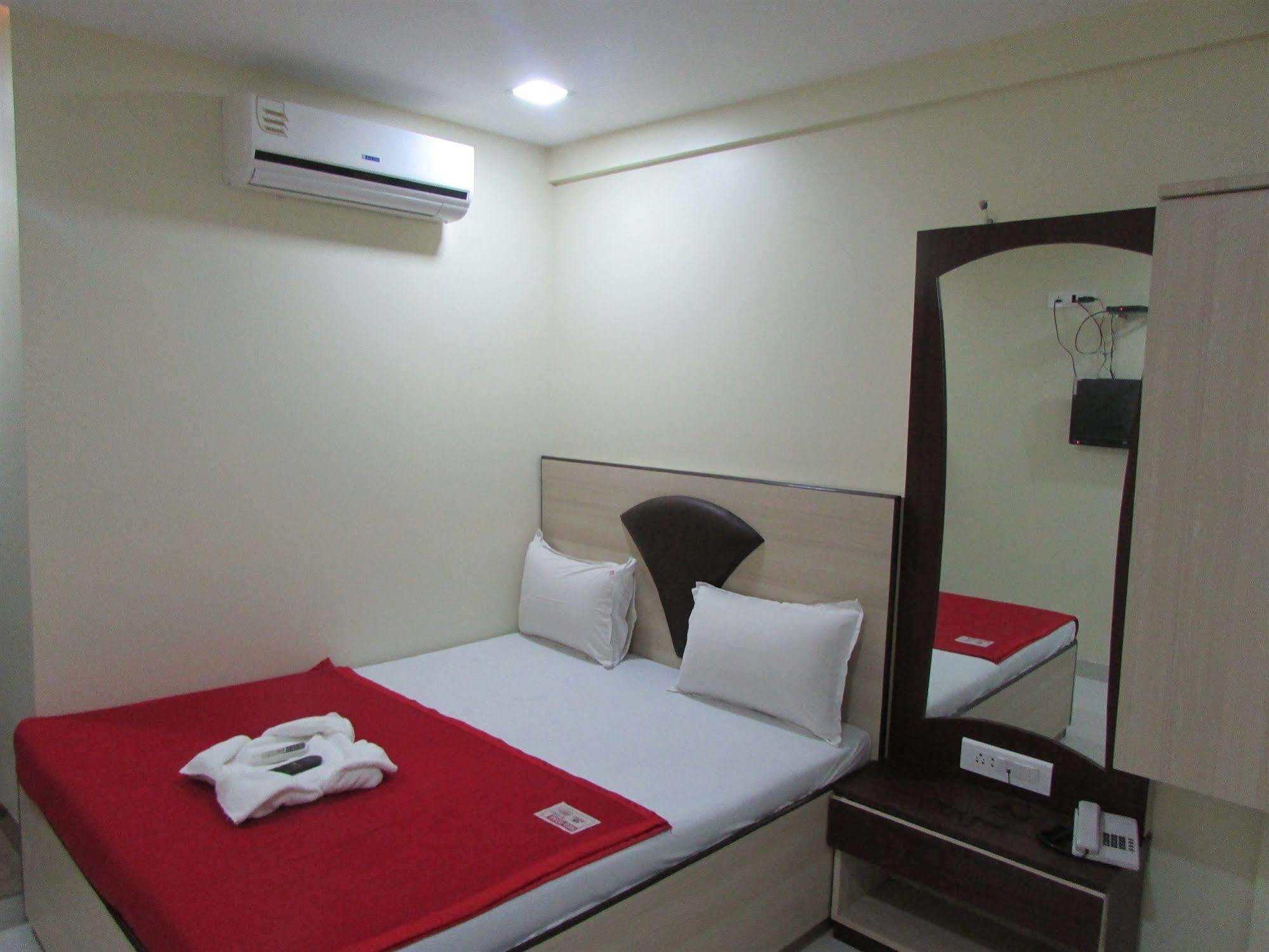 Hotel Royal Annex Bombay Esterno foto