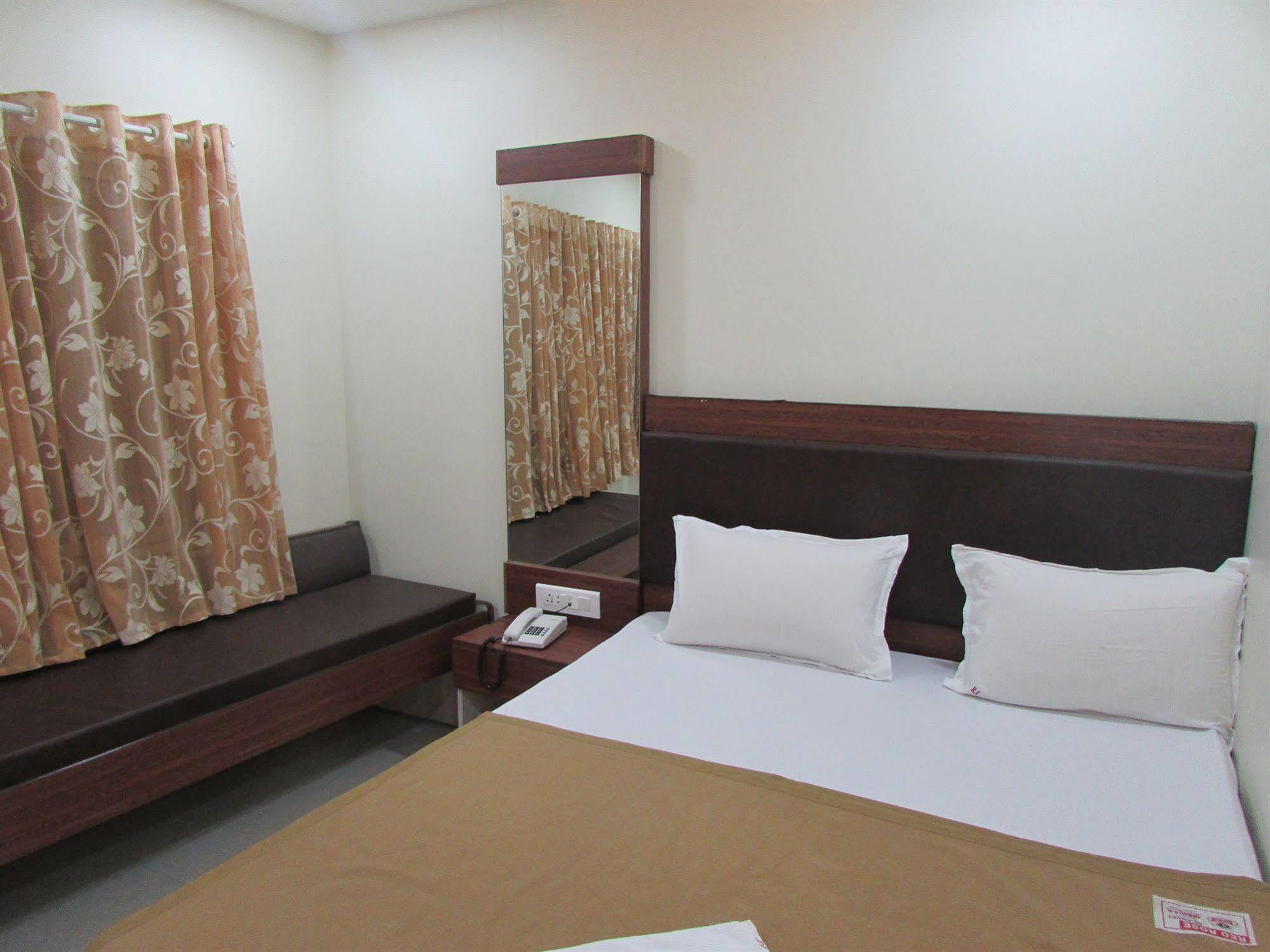 Hotel Royal Annex Bombay Esterno foto